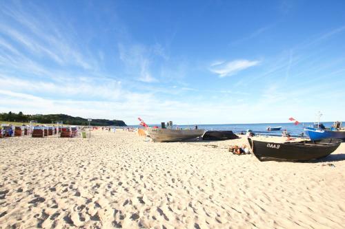 strandnah, gratis Nutzung vom AHOI Erlebnisbad und Sauna in Sellin - Kurparkresidenz FeWo10, Baabe (Foto 2)