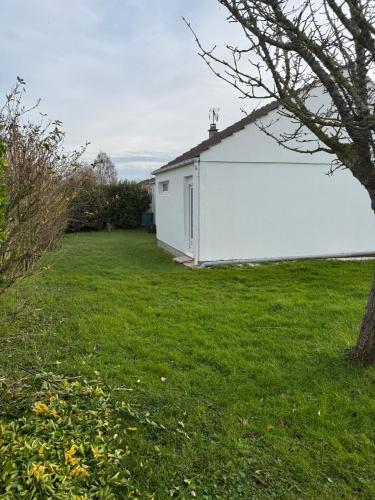 Dārzs, Le Rivage, Maison avec jardin proche de la mer in Saint-Aubin-sur-Mer