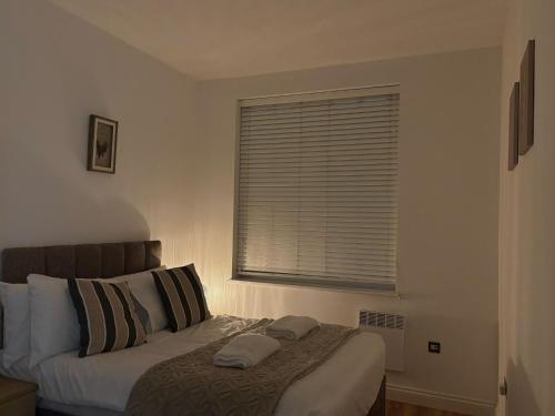 Zen Living Birmingham City Centre Apartment with Kitchen and Secure Parking Perfect for 2-4 Contractors or Family Accepting Long Term Bookings Low Rates - image 5