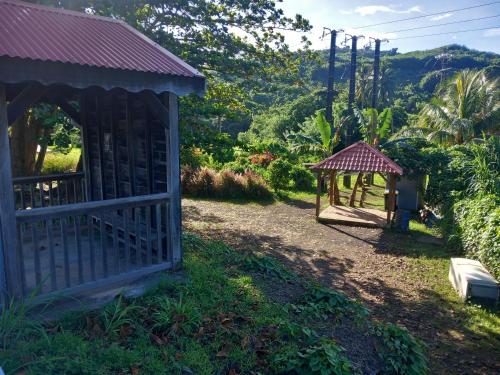 Alrededores, BIENVENUE AU SOLEIL LEVANT assier entrée morne savon ,le lorrain (BIENVENUE AU SOLEIL LEVANT assier entree morne savon ,le lorrain) in Le Marigot