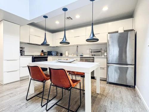 Bright 2-BR Home Near LAX with Shared Yard - SH2-LAD, Los Angeles (fotografie 2)
