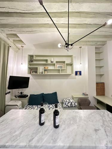 Cosy Flat In Marais - image 9