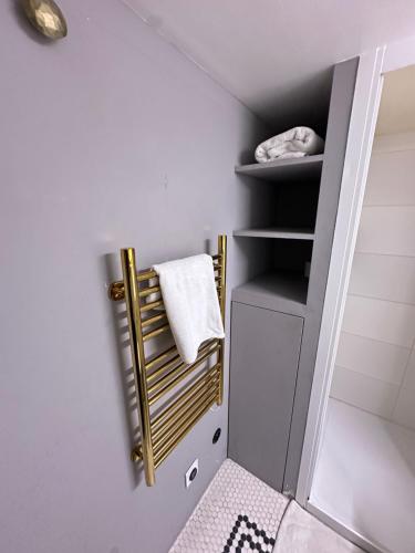 Cosy Flat In Marais - image 5