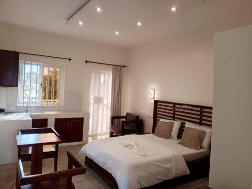 Atlantic view studio with Kitchen by Casa in Kribi