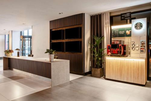 Radisson RED London Heathrow - image 8