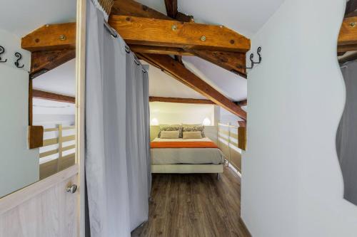 One-Bedroom Apartment with Terrace image 6