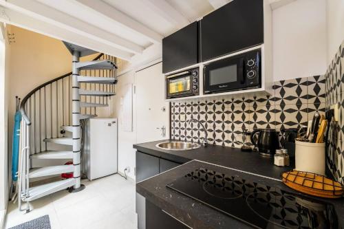 One-Bedroom Apartment with Terrace image 2