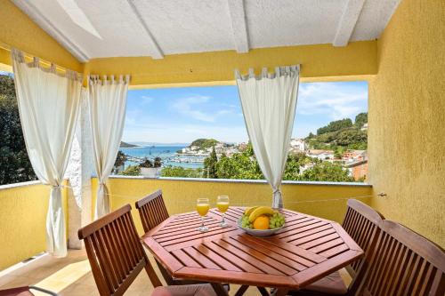 Two bedroom apartment with Sea view