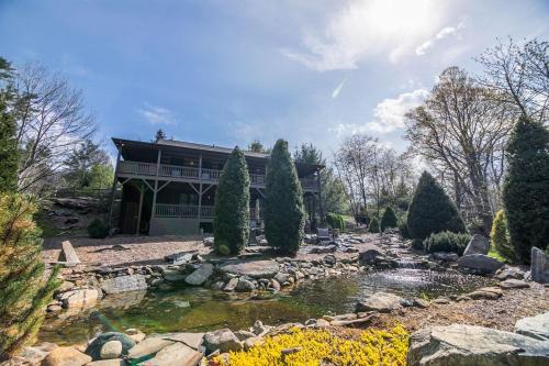 Cozy Twin Rivers Edge in Valle Crucis, USA