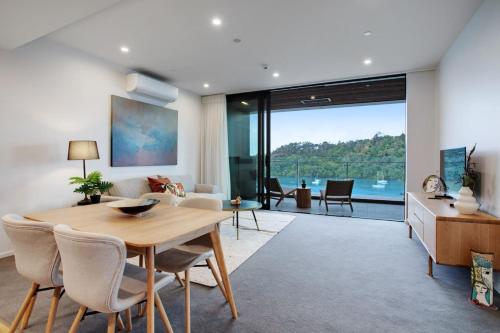 المرافق, Catalina Bay Seascape with Bay Views & Carpark in هوبسونفيلي