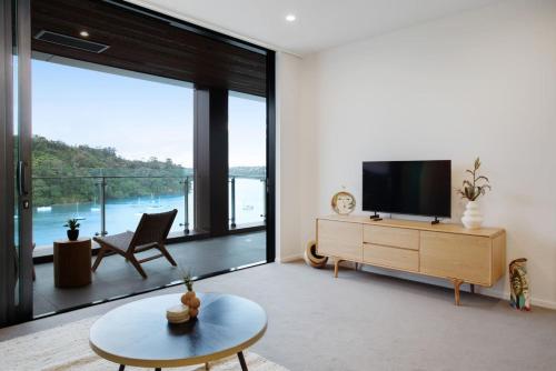Catalina Bay Seascape with Bay Views & Carpark - image 3