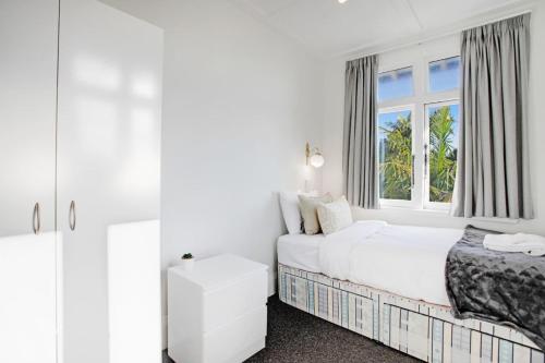 Soothe Serenity Mt Eden Villa with Parking