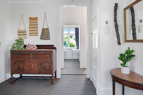 Soothe Serenity Mt Eden Villa with Parking