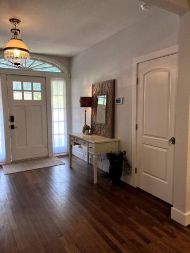 Southern Comfort 4 Bedroom Cottage near สวนสาธารณะแบร็กเคนริดจ์