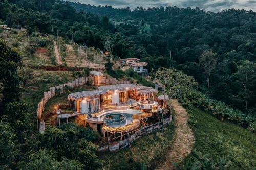 Mountain Floating Cloud near Pong Dued Geyser