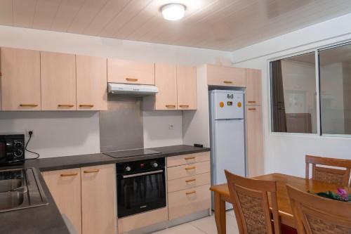 Grand F4, Papeete Frant de Mer TEAVA in Papeete