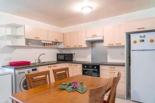 Grand F4, Papeete Frant de Mer TEAVA in Papeete