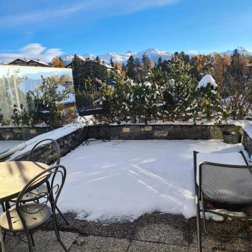 Beau studio avec piscine et terrasse à Crans Montana in Crans-Montana, Schweiz