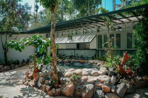 Buitenkant, Malhar - Your Home Beneath The Clouds in Muthanga