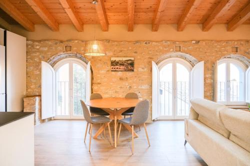 Ganganell Àtic. Apartamento con terraza en Besalú (Ganganell Atic. Apartamento con terraza en Besalu) in Besalu