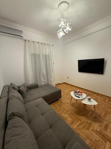 Angel Home, Афины