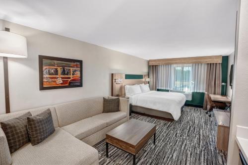 Holiday Inn Express & Suites Hayward by IHG in Hayward, USA