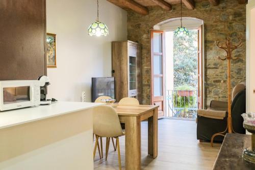 Ganganell Centre. Apartamento con Patio in Besalu