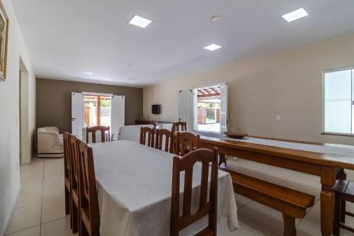 virtuve, Casa com piscina e churrasqueira na Praia Seca in Praia Seca