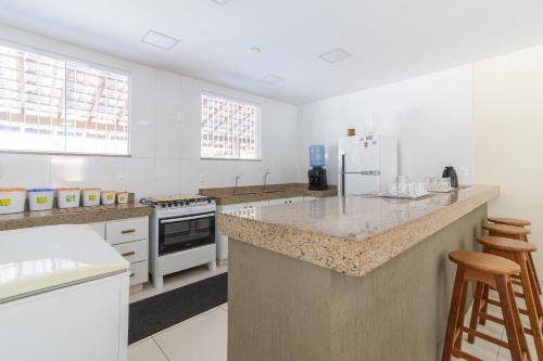 virtuve, Casa com piscina e churrasqueira na Praia Seca in Praia Seca