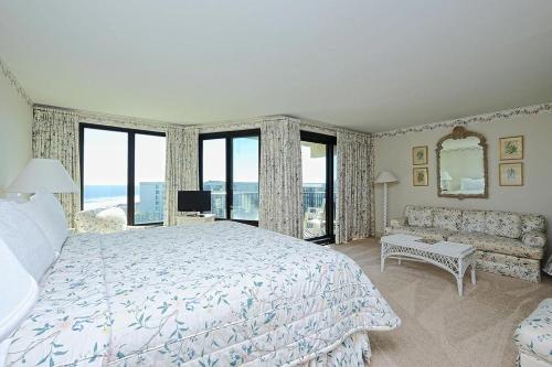 Coastal Oasis Inviting 3BR Condo with Resort Pool in Pawleys Island, USA