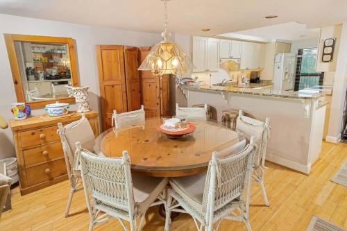 Sunset Paradise 3BR Condo Resort Amenities in Pawleys Island, USA