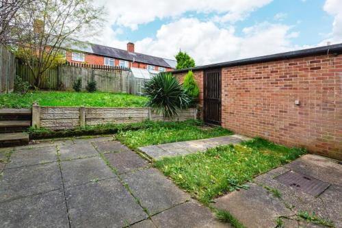 Spacious 3-BR Getaway Soak in the Private Hot Tub Spacious 3-BR Getaway Soak in the Private Hot Tub