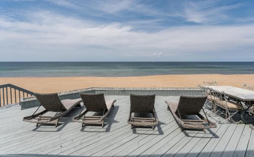 Beachside Getaway private Lake Michigan Beach Frontage in Ferrysburg
