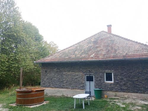 A szálláshely kívülről, Chata na samote in Oponice