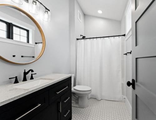 Cedar Creek Cottage, across the street from Lake Michigan