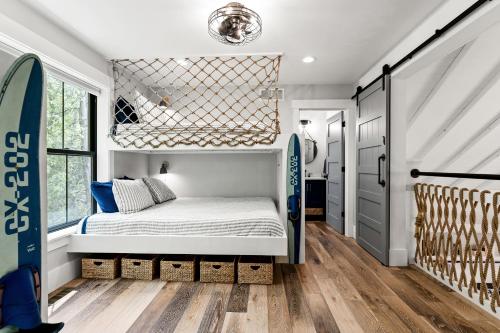 Cedar Creek Cottage, across the street from Lake Michigan