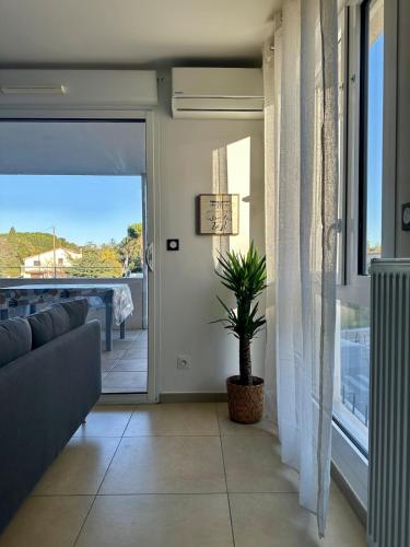 Balcony/terrace, Tres bel appartement near Pharmacie de Richter