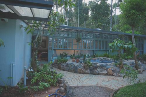 Buitenkant, Malhar - Your Home Beneath The Clouds in Muthanga