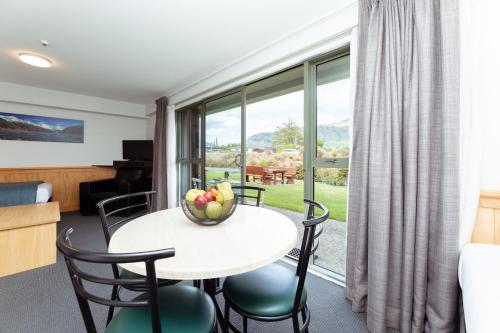 One-Bedroom Apartment image 10