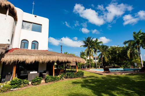 Sunset Paradise Villa at Nichupté Lagoon, Cancún