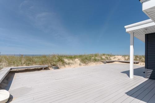 Experience lakeside luxury at - image 2
