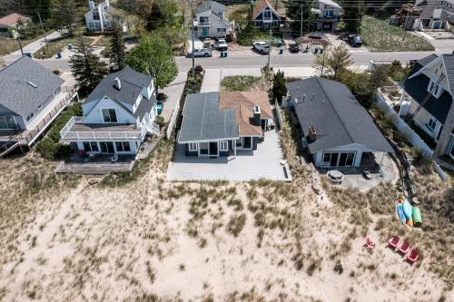 Experience lakeside luxury at - image 9