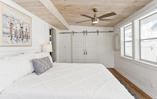 Experience lakeside luxury at - image 3