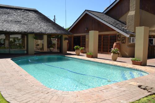 Peldbaseins, Castello Guest House Vryburg in Vryburg
