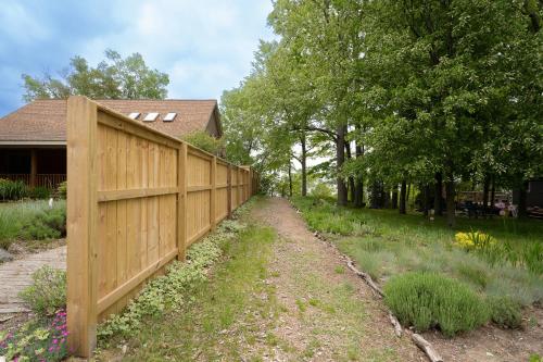 Experience the charm of Silver Lake at Parrothead Retreat Experience the charm of Silver Lake at Parrothead Retreat