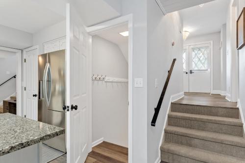 Hillside Cottage- Great Vacation Rental with Private Pool - image 10