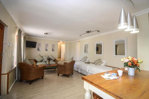 Two-Bedroom Chalet image 10