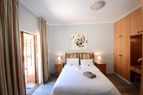 Standard Double Room image 10