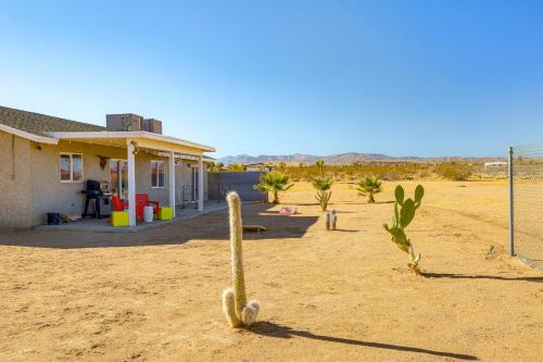 12 Mi to Joshua Tree NP Desert Retreat with Views!