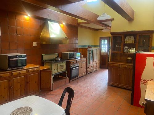 Cuina,  de  m2 amb 1 habitació i 1 bany privat a Magaliesburg (Valley center guest lodge) in Germiston